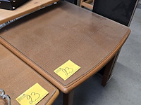 Lot 23 - bijzettafels met glazen blad 2 stuks - afbeelding 4 van  4