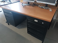 Lot 23 - bureau - afbeelding 2 van  3