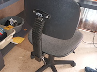 Lot 23 - bureaustoel - afbeelding 2 van  3