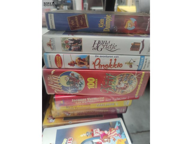 Lot 23 - cuver met videocassettes - afbeelding 2 van  4