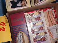 Lot 23 - decoratie en popjes - afbeelding 4 van  4
