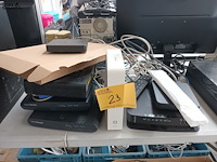 Lot 23 - diverse modems en decoders. 8 stuks