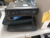 Lot 23 - diverse modems en decoders. 8 stuks - afbeelding 3 van  5