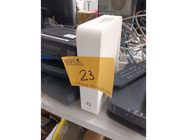 Lot 23 - diverse modems en decoders. 8 stuks - afbeelding 4 van  5