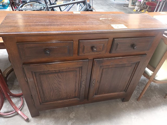 Lot 23 - eiken kast - afbeelding 1 van  4