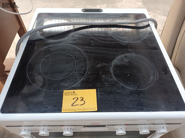 Lot 23 - elektrisch kookfornuis aeg - afbeelding 3 van  5