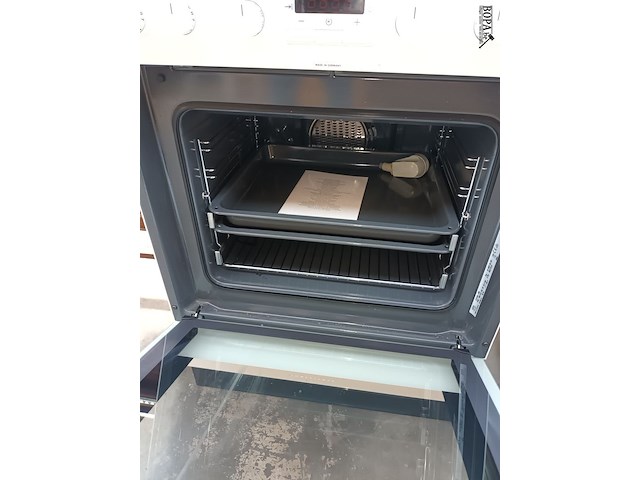 Lot 23 - elektrisch kookfornuis aeg - afbeelding 4 van  5