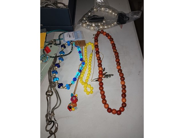 Lot 23 - fantasiejuwelen. 30 stuks - afbeelding 3 van  5