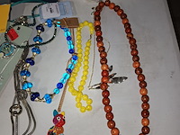 Lot 23 - fantasiejuwelen. 30 stuks - afbeelding 3 van  5