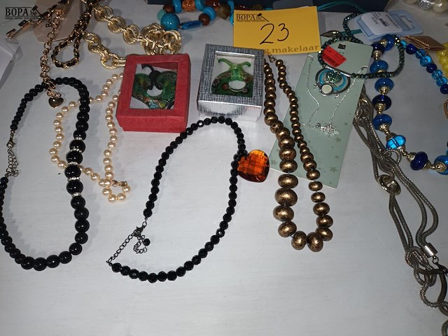 Lot 23 - fantasiejuwelen. 30 stuks - afbeelding 4 van  5