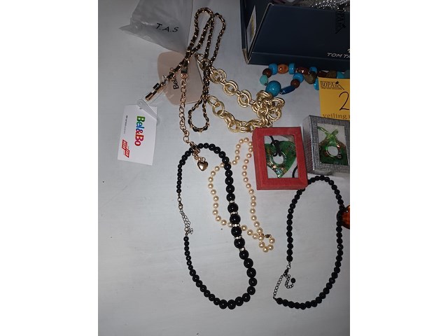 Lot 23 - fantasiejuwelen. 30 stuks - afbeelding 5 van  5