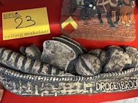 Lot 23 - gebakken kleifiguren - 4 stuks - afbeelding 3 van  5