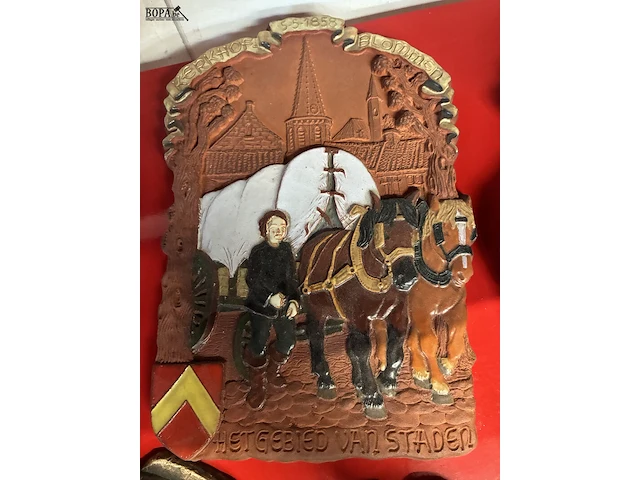 Lot 23 - gebakken kleifiguren - 4 stuks - afbeelding 4 van  5