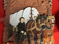 Lot 23 - gebakken kleifiguren - 4 stuks - afbeelding 4 van  5