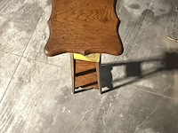 Lot 23 - houten plantenstandaard - afbeelding 2 van  3