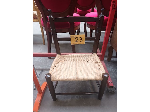 Lot 23 - kinderstoeltje - afbeelding 1 van  3