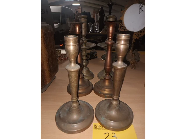 Lot 23 - koperen kandelaars. 6 stuks - afbeelding 1 van  3