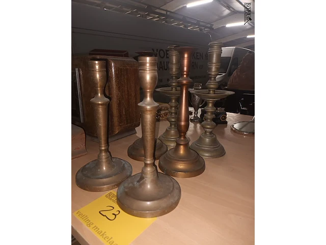 Lot 23 - koperen kandelaars. 6 stuks - afbeelding 2 van  3