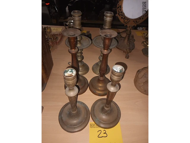 Lot 23 - koperen kandelaars. 6 stuks - afbeelding 3 van  3