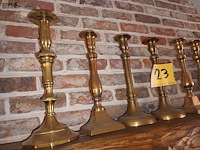 Lot 23 - koperen kandelaars. 8 stuks - afbeelding 3 van  4