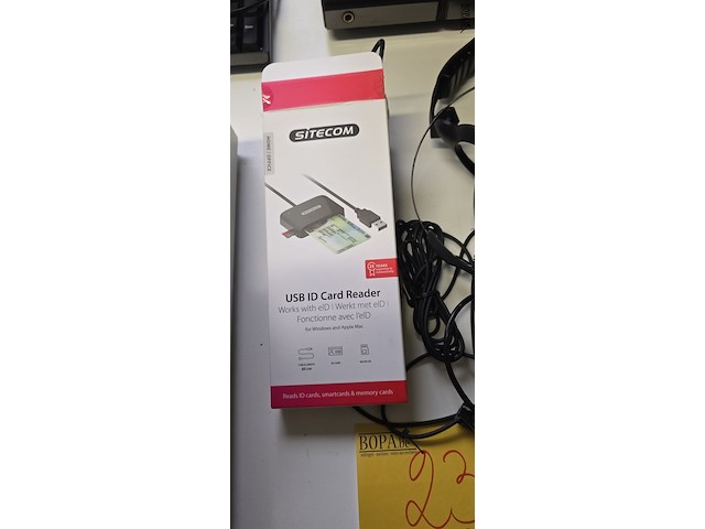 Lot 23 - koptelefoons sonic en hd 490 + usd id card reader - afbeelding 2 van  3