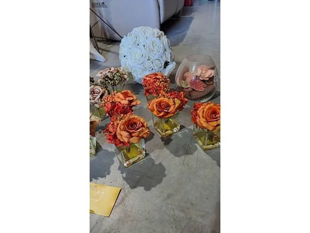 Lot 23 - kunstbloemen voor binnen of buiten - 12 stuks - afbeelding 2 van  4