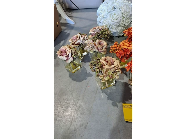 Lot 23 - kunstbloemen voor binnen of buiten - 12 stuks - afbeelding 3 van  4