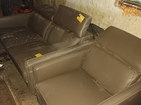 Lot 23 - lederen salon