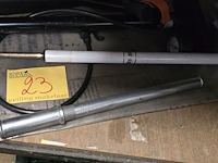 Lot 23 - lot fietspompen + spatbord - afbeelding 2 van  4