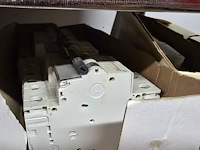 Lot 23 - lot zekeringen - afbeelding 3 van  4