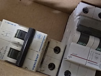 Lot 23 - lot zekeringen - afbeelding 4 van  4