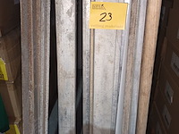 Lot 23 - metalen profielen en afrijlat. 19 stuks