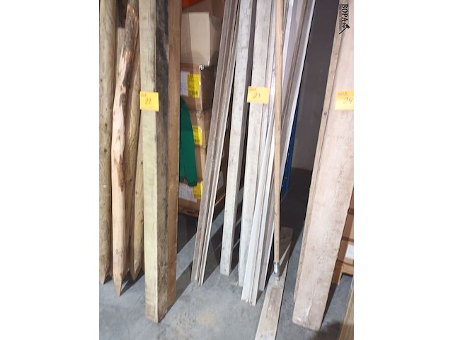 Lot 23 - metalen profielen en afrijlat. 19 stuks - afbeelding 2 van  4
