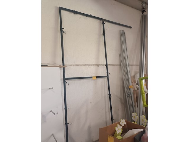 Lot 23 - metalen spandoekframe - afbeelding 1 van  2