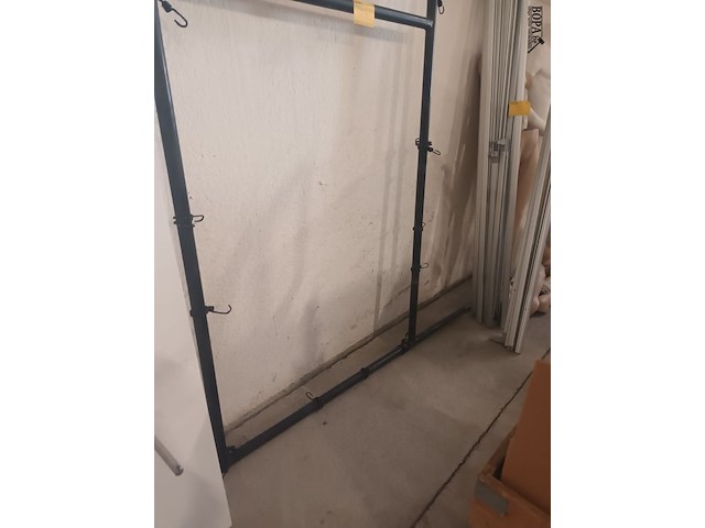 Lot 23 - metalen spandoekframe - afbeelding 2 van  2