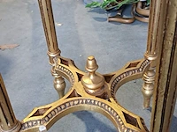 Lot 23 - oude vergulde houten bijzettafel met spiegelblad - afbeelding 4 van  5