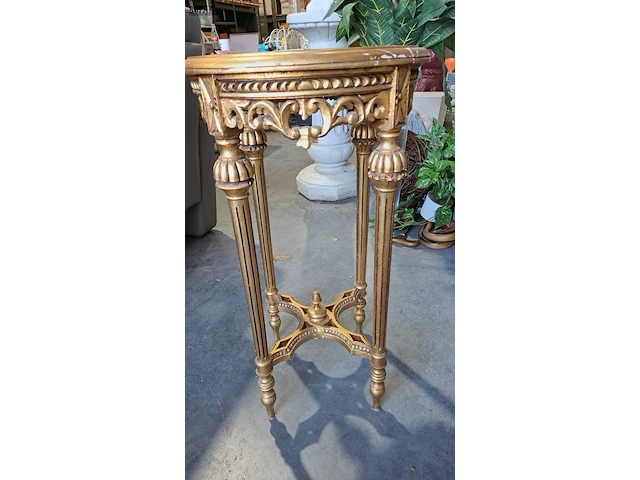 Lot 23 - oude vergulde houten bijzettafel met spiegelblad - afbeelding 5 van  5