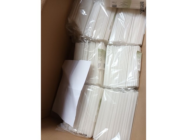 Lot 23 - plastieken rietjes. 2 dozen - afbeelding 2 van  4