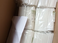 Lot 23 - plastieken rietjes. 2 dozen - afbeelding 2 van  4