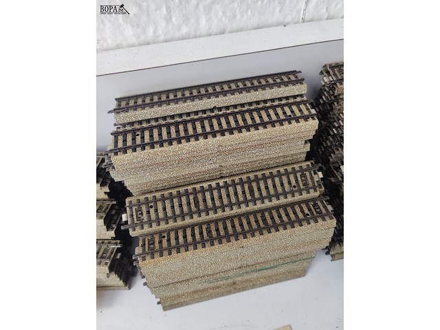 Lot 23 - rechte rails - 102 stuks - afbeelding 2 van  2