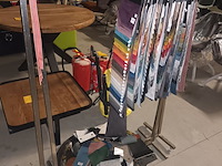 Lot 23 - rvs kledingrekken en stoffering stalen