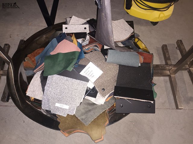 Lot 23 - rvs kledingrekken en stoffering stalen - afbeelding 3 van  4