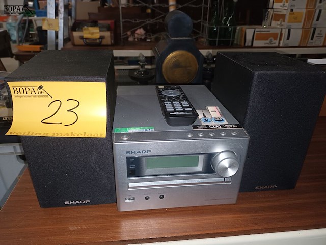 Lot 23 - sharp micro cd-speler - afbeelding 1 van  3