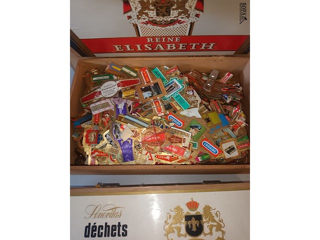 Lot 23 - sigarenbandjes, 5 dozen, 4 zakjes - afbeelding 8 van  10