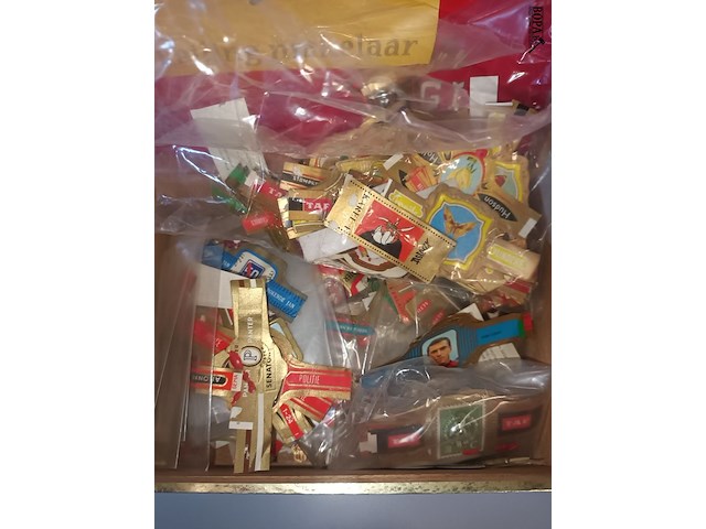 Lot 23 - sigarenbandjes, 5 dozen, 4 zakjes - afbeelding 9 van  10