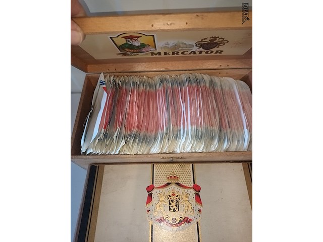 Lot 23 - sigarenbandjes, 5 dozen, 4 zakjes - afbeelding 10 van  10