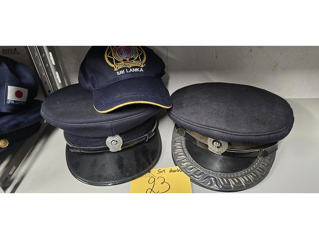 Lot 23 - sri lanka 3 stuks - afbeelding 1 van  4