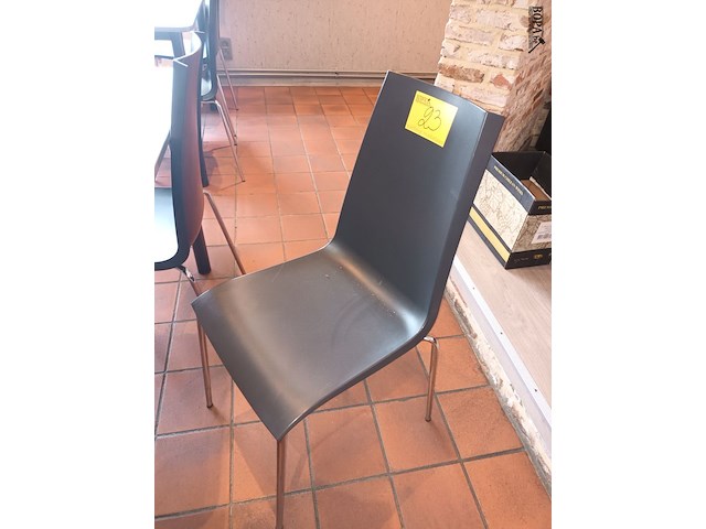 Lot 23 - stoelen. 32 stuks - afbeelding 1 van  3