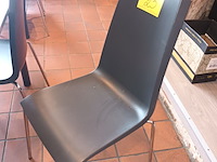 Lot 23 - stoelen. 32 stuks