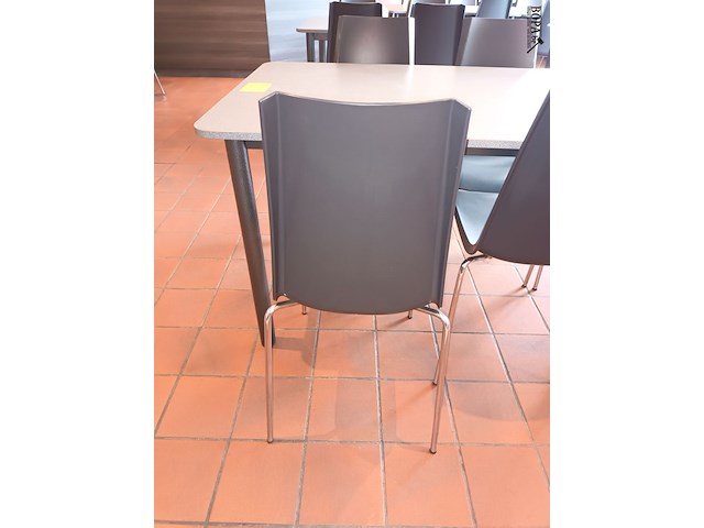 Lot 23 - stoelen. 32 stuks - afbeelding 2 van  3